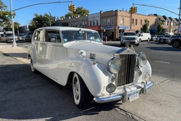 Luxury Classic Rolls Royce Silver Cloud White