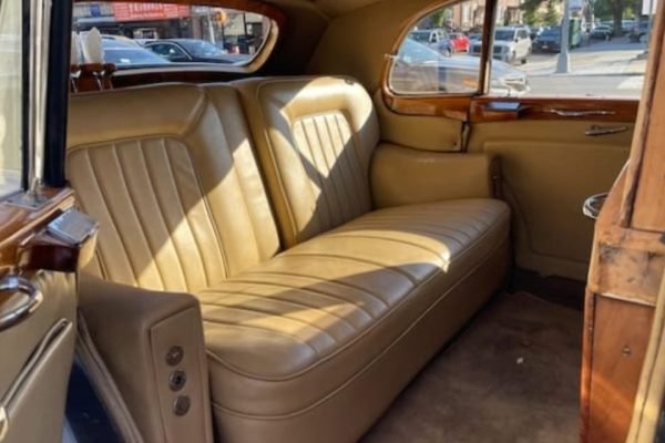 Luxury Classic Rolls Royce Silver Cloud White