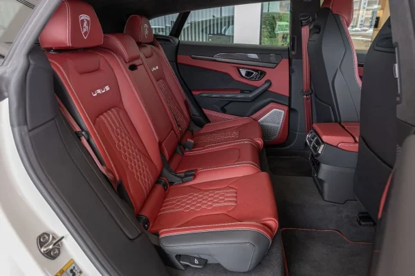 Lamborghini Urus inner