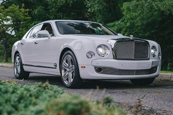 WHITE BENTLEY MULSANNE