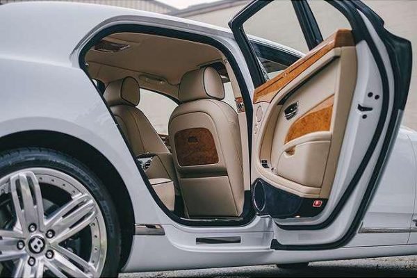WHITE BENTLEY MULSANNE inner
