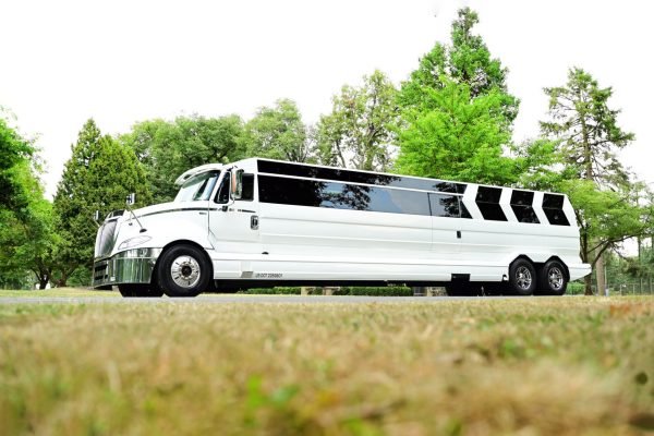 International Pro Star Transformer Party Bus (4)